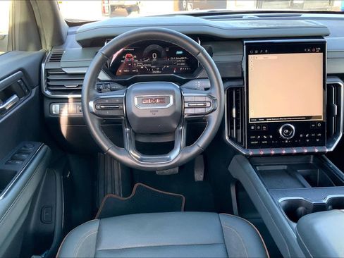 Used 2024 GMC Acadia AT4 w/ Luxury Package image 5