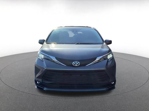 Used 2025 Toyota Sienna XLE FWD image 6