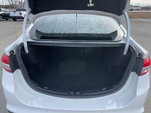 Used 2017 Ford Fusion SE w/ Fusion SE Technology Package image 62