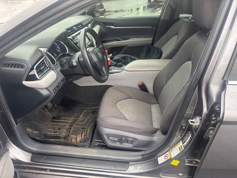 Used 2019 Toyota Camry LE image 9