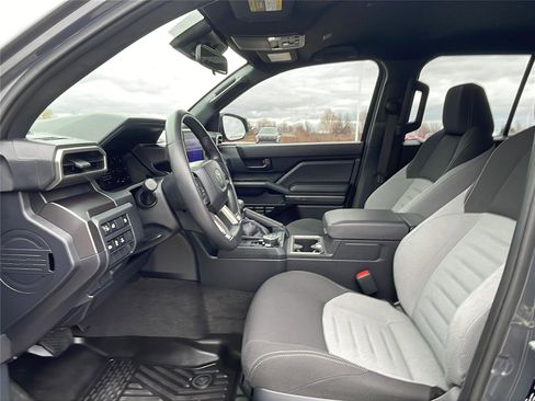 Used 2025 Toyota 4Runner TRD Off-Road image 21