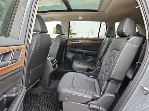 New 2026 Volkswagen Atlas SE image 10