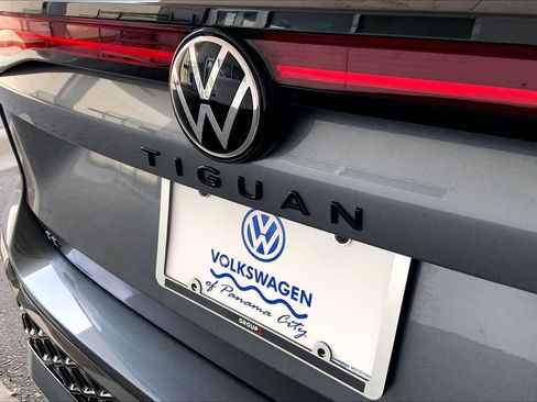 Used 2025 Volkswagen Tiguan SE R-Line AWD/4WD image 32