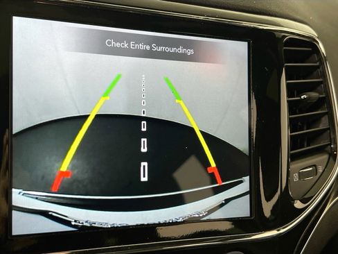 Used 2022 Jeep Grand Cherokee Limited image 13