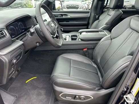 New 2025 Jeep Wagoneer 4WD w/ Premium Group I image 15