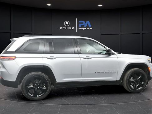 Used 2025 Jeep Grand Cherokee Altitude AWD/4WD image 27