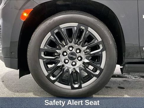 Used 2023 GMC Yukon XL Denali Ultimate AWD/4WD image 45