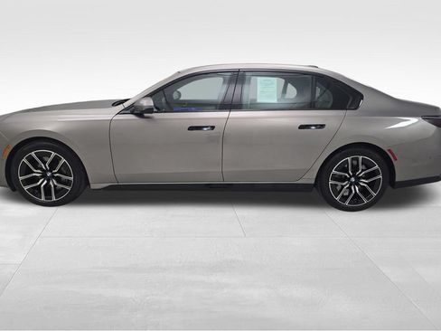 Certified 2023 BMW 760i xDrive w/ Luxury Rear Seating Package AWD/4WD image 6