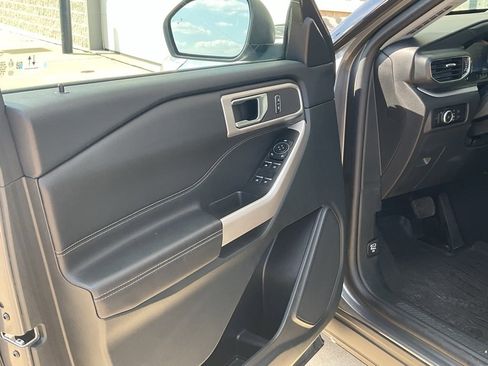 Used 2023 Ford Explorer XLT w/ Equipment Group 202A image 8