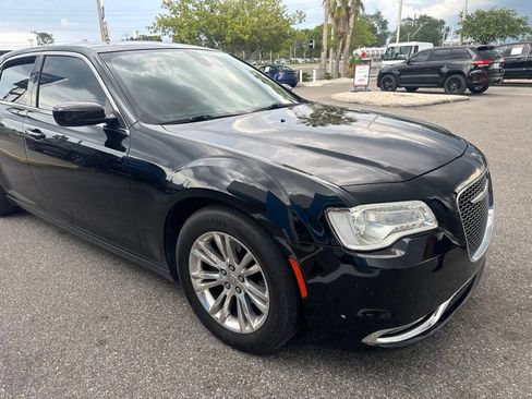 Used 2018 Chrysler 300 Touring w/ Driver Convenience Group RWD image 3