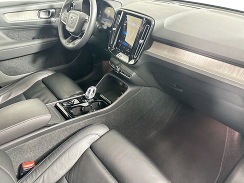 Certified 2023 Volvo XC40 B5 Plus w/ Climate Package image 30