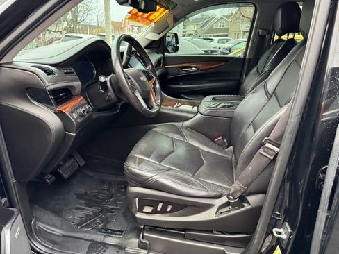Used 2016 Cadillac Escalade Luxury image 9
