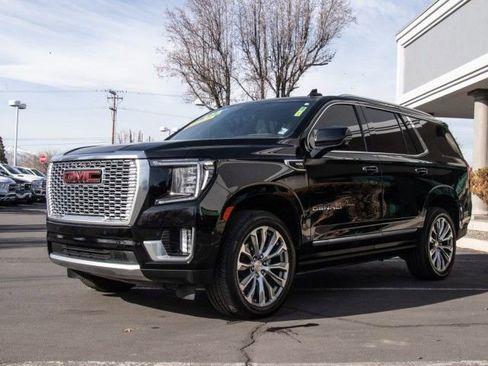 Used 2021 GMC Yukon Denali w/ Denali Premium Package image 3