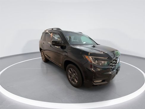 Used 2024 Honda Passport TrailSport image 2