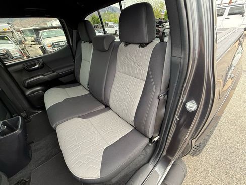 Used 2022 Toyota Tacoma TRD Sport w/ Technology Package AWD/4WD image 37