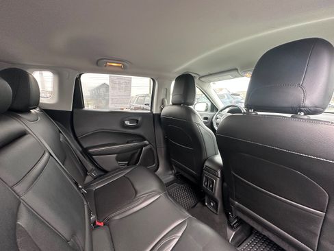 Used 2018 Jeep Compass Latitude w/ Cold Weather Group image 18