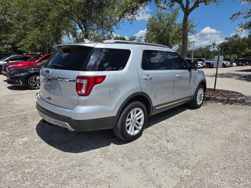 Used 2017 Ford Explorer XLT FWD image 6