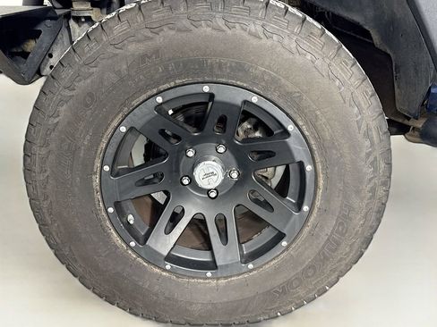 Used 2009 Jeep Wrangler X image 37