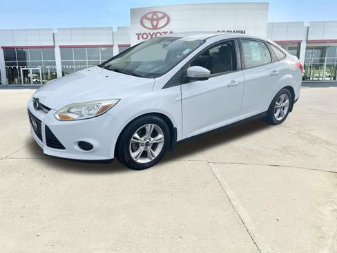 Used 2014 Ford Focus SE w/ SE Winter Package FWD image 7
