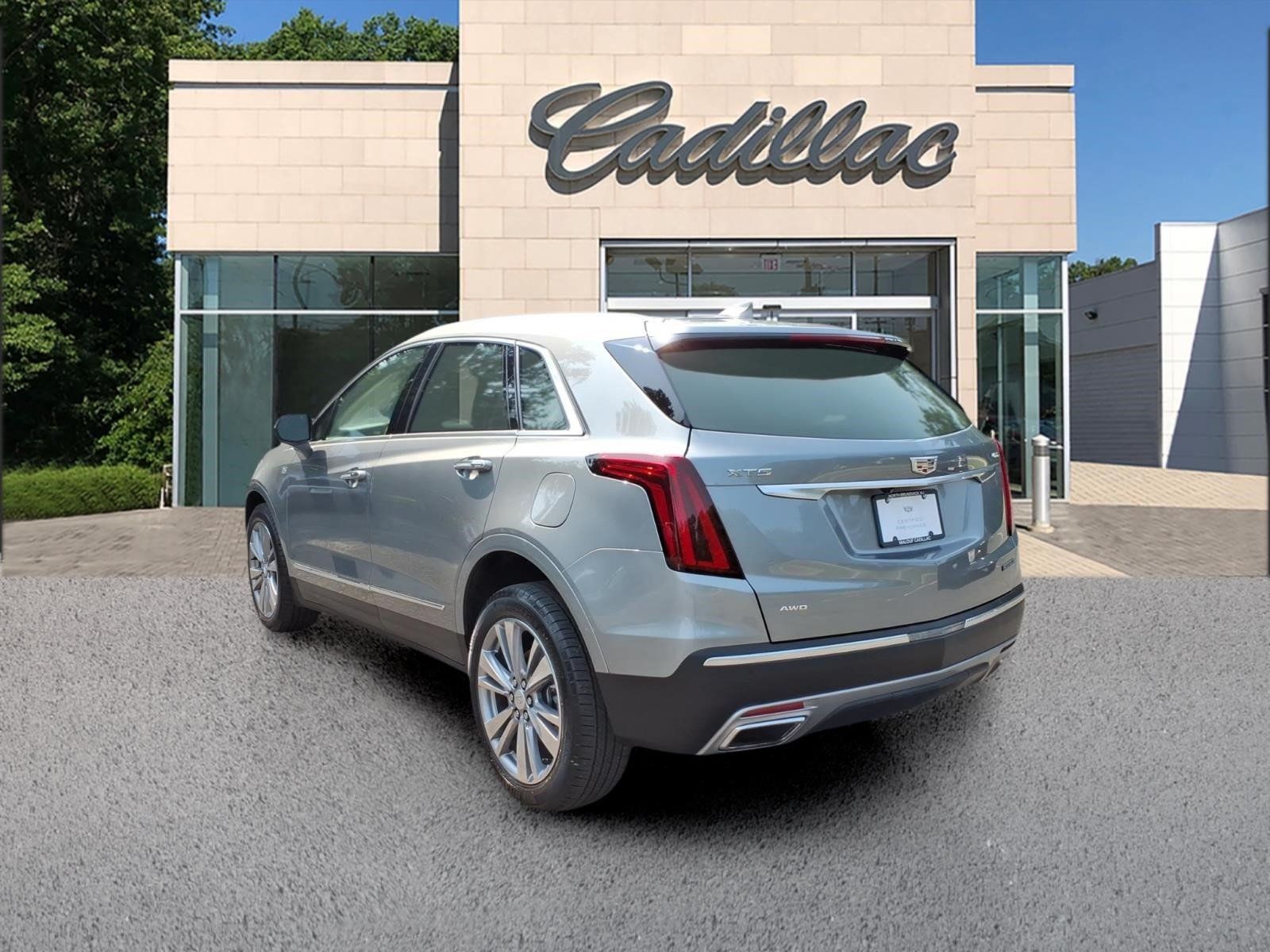 Certified 2024 Cadillac XT5 Premium Luxury AWD/4WD image 3
