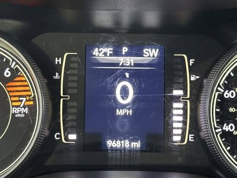 Used 2019 Jeep Cherokee Latitude Plus w/ Cold Weather Group image 40