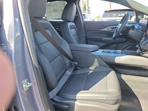 New 2026 Chevrolet Equinox EV LT image 17