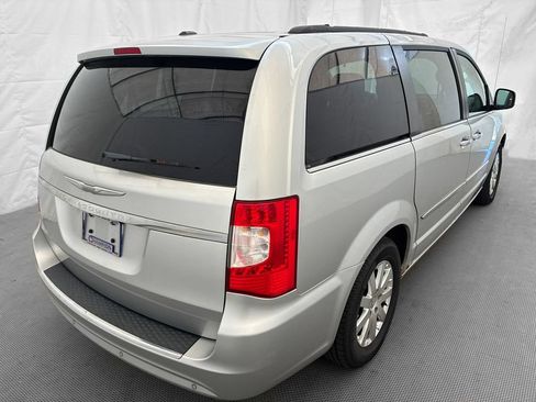 Used 2012 Chrysler Town & Country Touring-L w/ Entertainment Group #2 FWD image 6