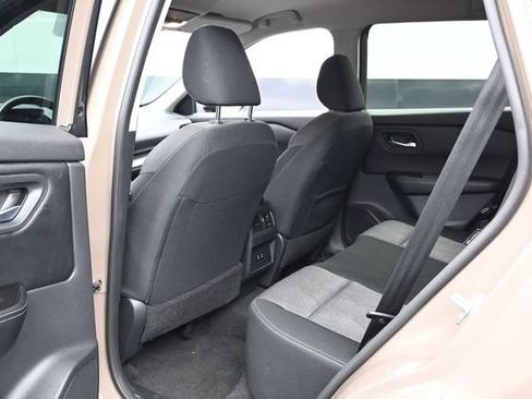 Used 2025 Nissan Rogue SV FWD image 18