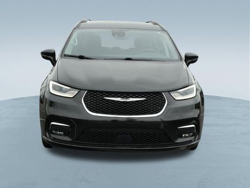 Used 2021 Chrysler Pacifica Touring FWD image 2