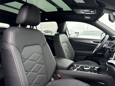 New 2026 Volkswagen Atlas Cross Sport SE image 19