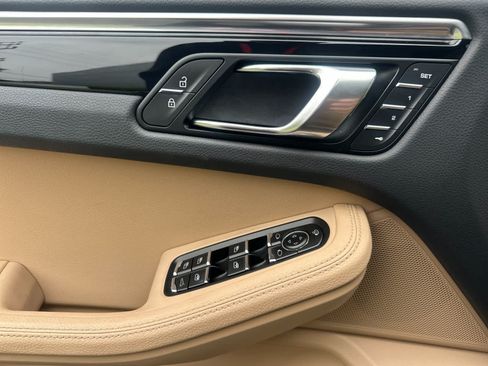 Certified 2024 Porsche Macan AWD/4WD image 12