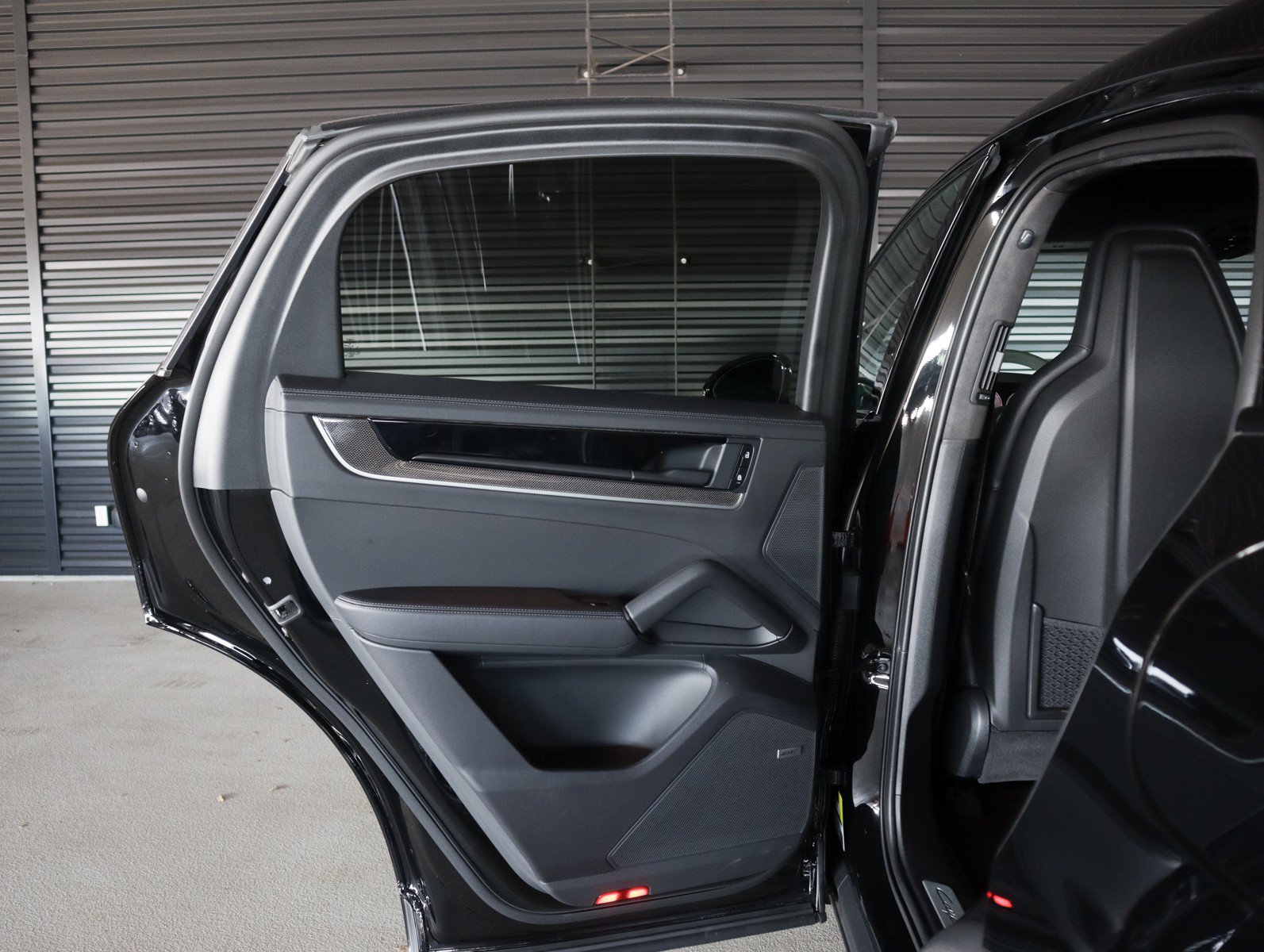 Certified 2024 Porsche Cayenne Turbo AWD/4WD image 26