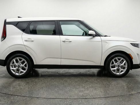 Used 2025 Kia Soul LX w/ LX Technology Package FWD image 11