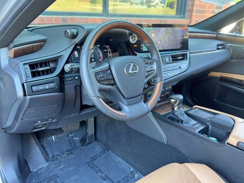 Used 2022 Lexus ES 350 Ultra Luxury w/ Accessory Package 2 image 14