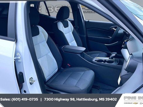 Used 2026 Chevrolet Trax LS w/ LS Convenience Package FWD image 6