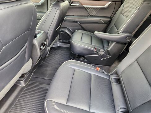 Used 2026 GMC Acadia Denali w/ Super Cruise Package FWD image 13