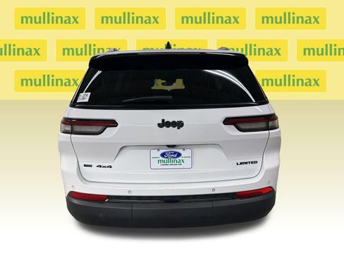 Used 2022 Jeep Grand Cherokee L Limited w/ Black Appearance Package AWD/4WD image 7