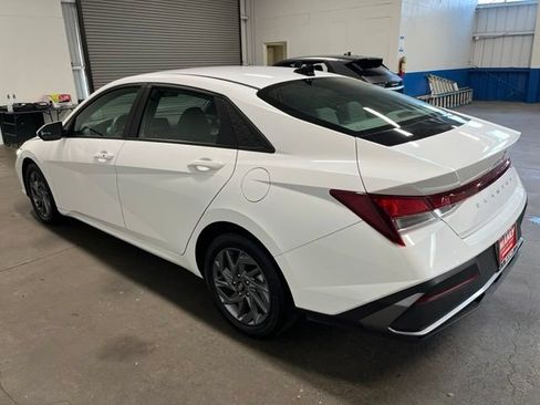 Used 2024 Hyundai Elantra SEL FWD image 5