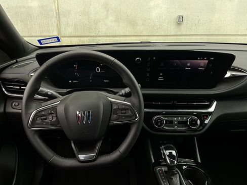 Used 2025 Buick Envista Sport Touring image 13