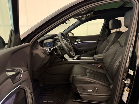 Certified 2023 Audi e-tron Prestige w/ Prestige Package AWD/4WD image 5
