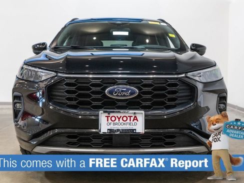Used 2023 Ford Escape ST-Line Select AWD/4WD image 2