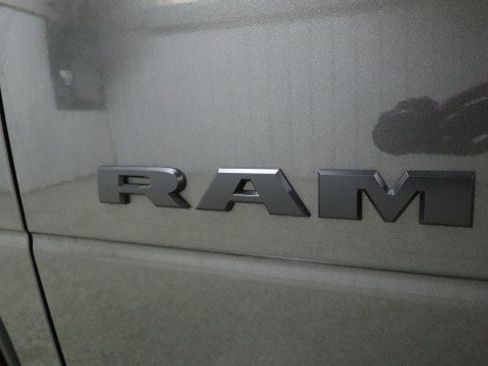 Used 2025 RAM 2500 Laramie AWD/4WD image 27