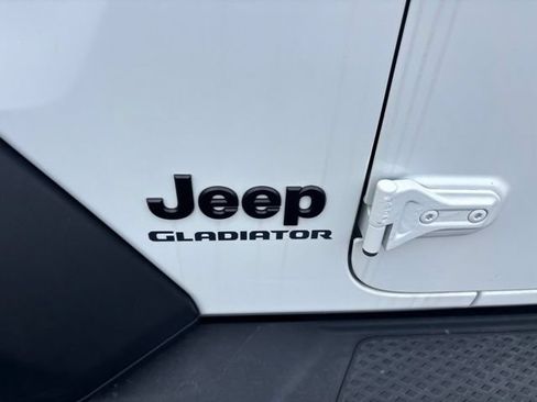 Used 2020 Jeep Gladiator Sport w/ Quick Order Package 24S AWD/4WD image 2