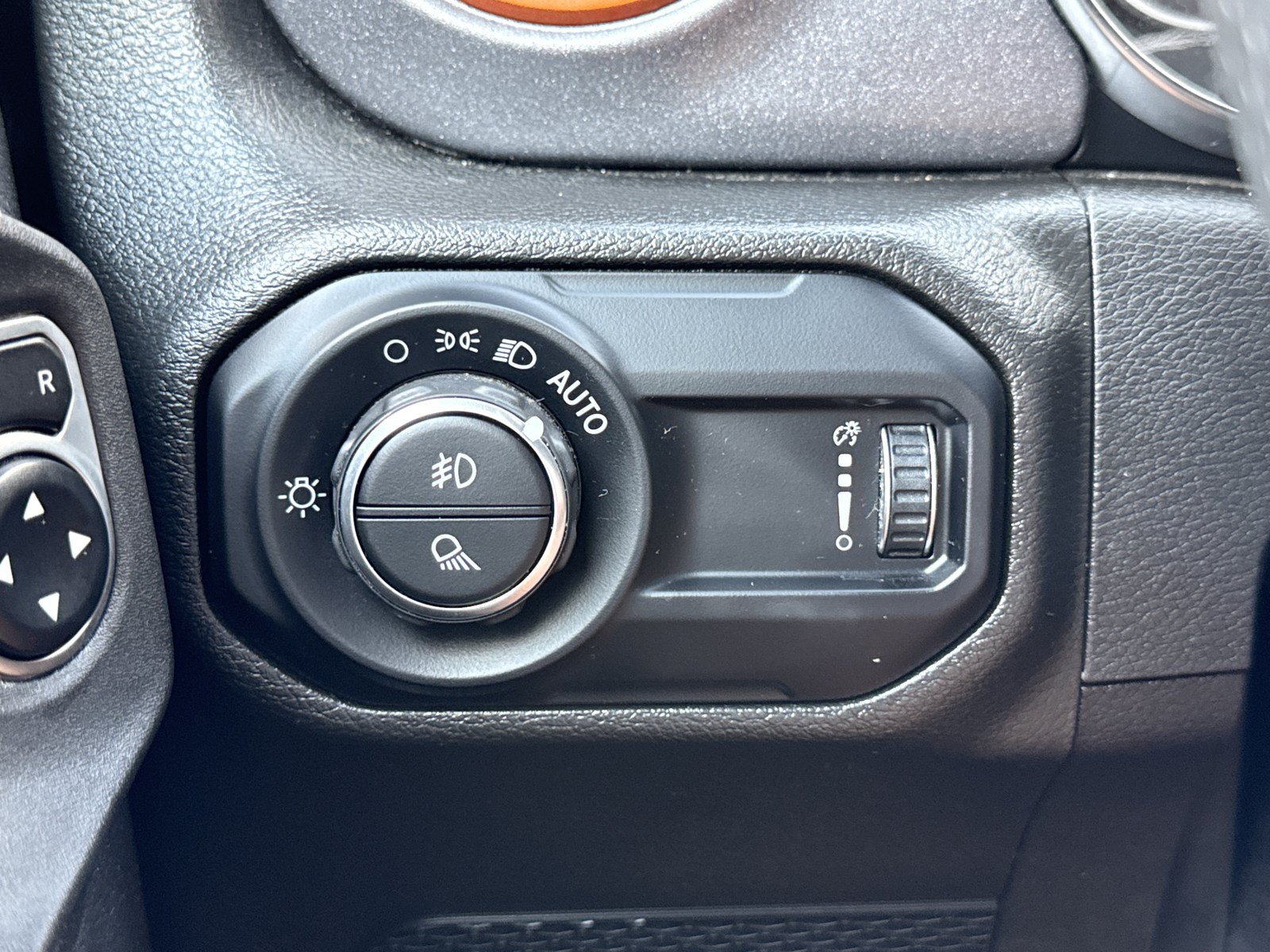 Used 2023 Jeep Gladiator Mojave w/ Cold Weather Group AWD/4WD image 18