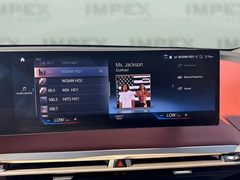 Used 2023 BMW iX xDrive50 w/ Premium Package AWD/4WD image 19