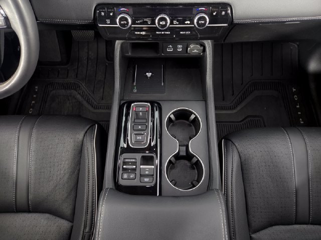 Used 2025 Honda Pilot Elite image 26