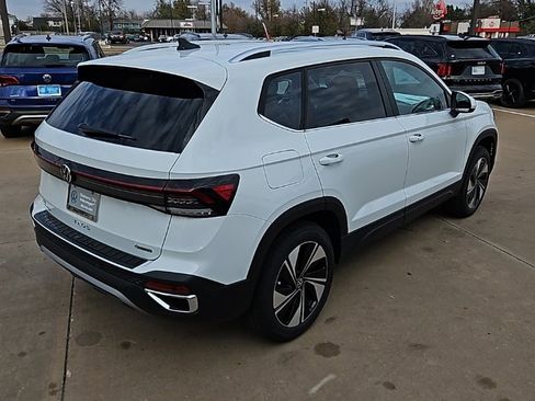 New 2026 Volkswagen Taos SE image 5