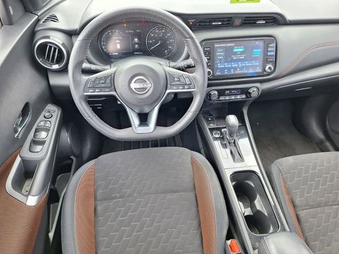 Used 2024 Nissan Kicks SR image 11
