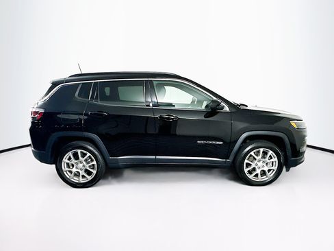 Used 2023 Jeep Compass Latitude w/ Sun and Sound Group AWD/4WD image 10