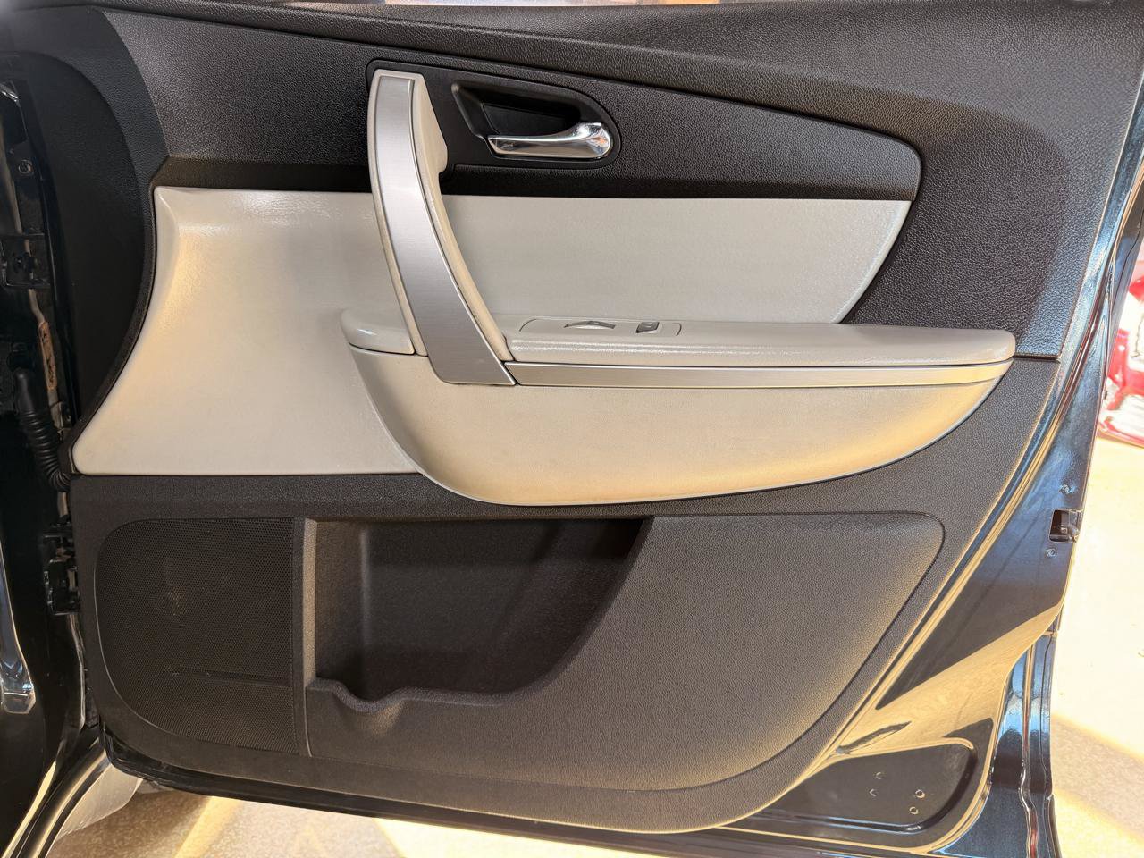 Used 2010 GMC Acadia SLE FWD image 9
